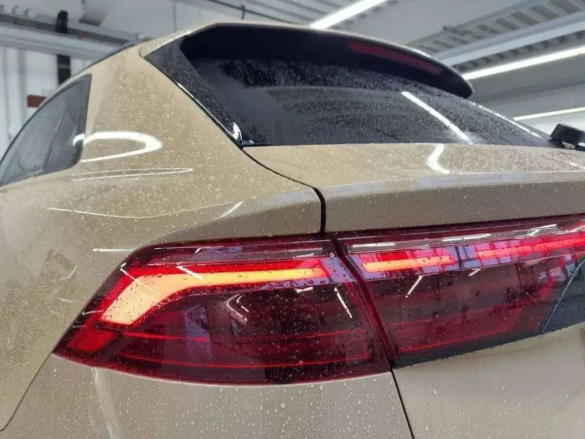 Usata Audi Q8 S-Line 286 CV (210 kW) 2025 Oro sakhir SUV