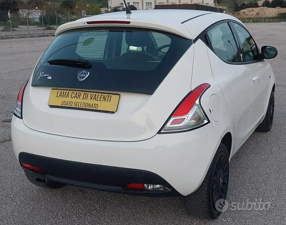 Usata Lancia Ypsilon 69 CV (50 kW) 2014 Beige Utilitaria