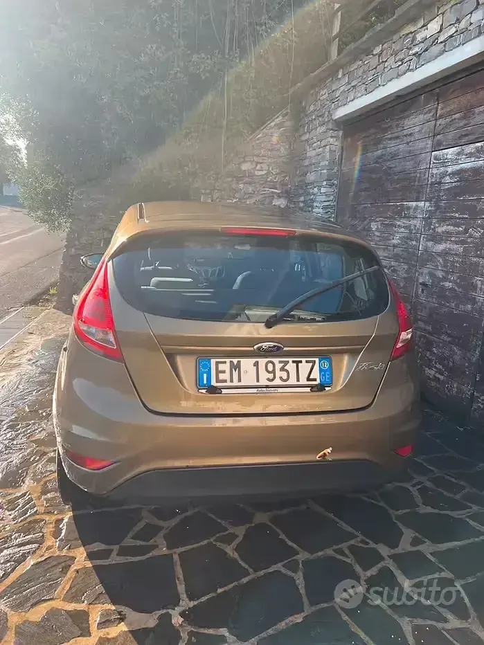 Usata Ford Fiesta 60 CV (44 kW) 2013 Marrone