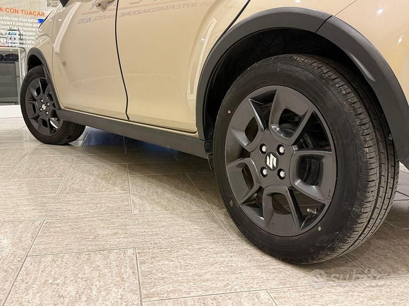 Usado Suzuki Ignis 83 CV (61 kW) 2023 Beige SUV