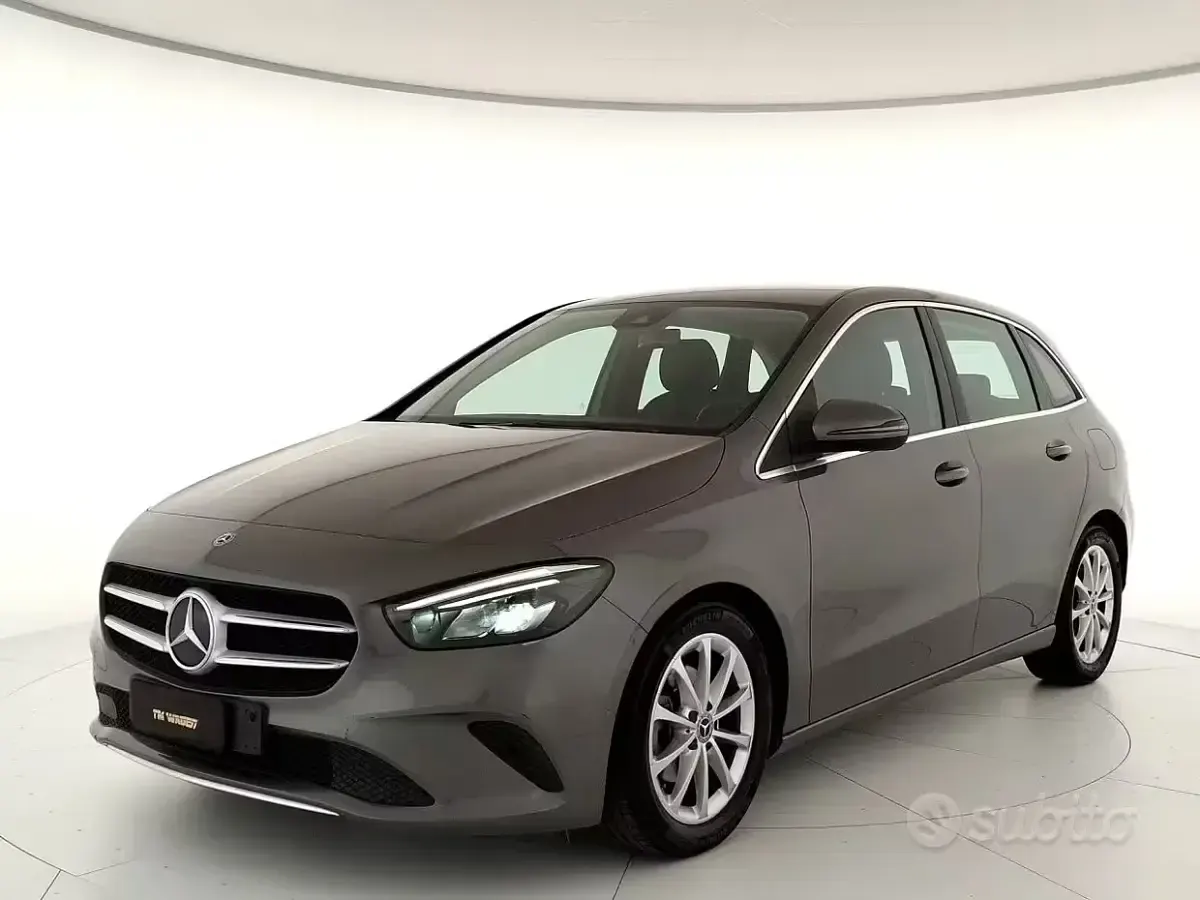 Usata Mercedes B180 136 CV (100 kW) 2020 Grigio Utilitaria
