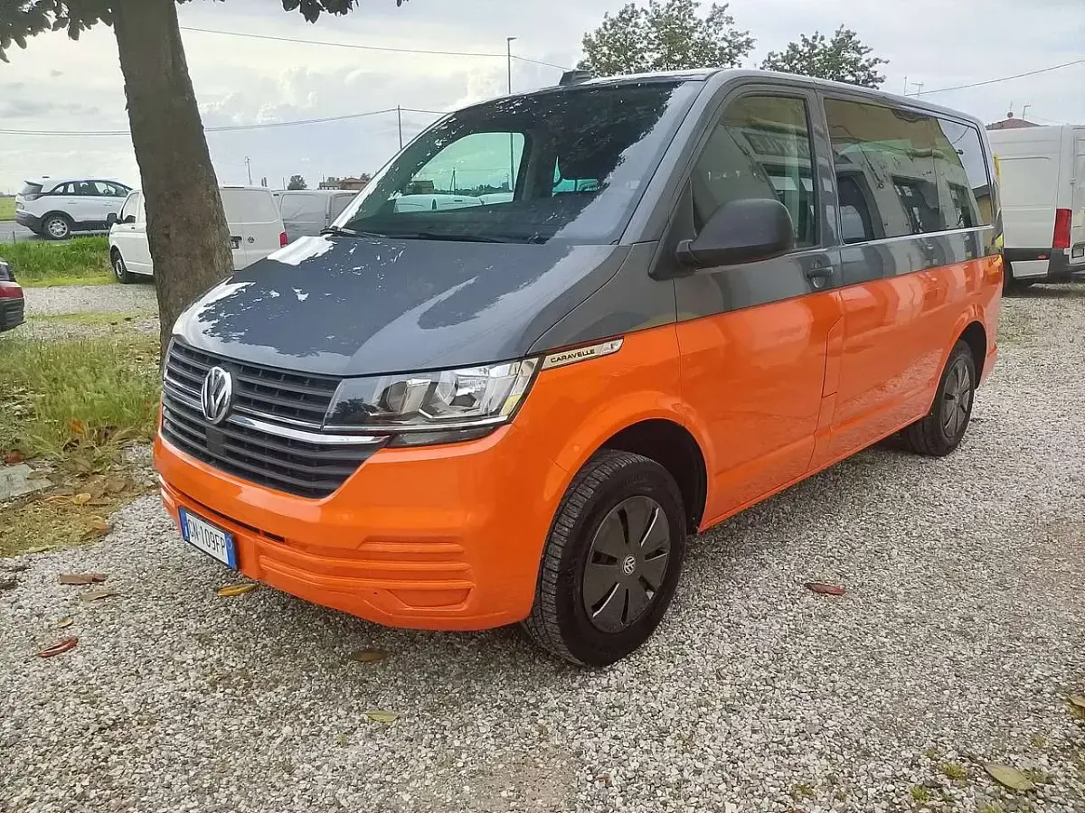 Usata VW Caravelle Trendline 110 CV (80 kW) 2023 Grigio Furgone
