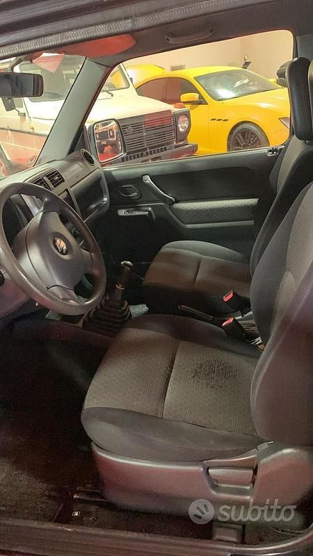 Usata Suzuki Jimny 65 CV (47 kW) 2005 Nero / metallizzato SUV