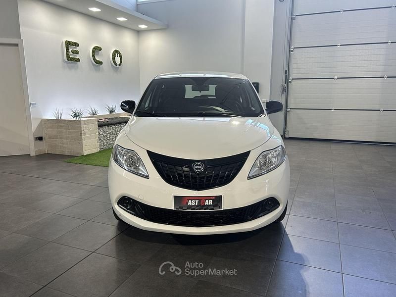 Usata Lancia Ypsilon Silver 69 CV (50 kW) 2023 Bianco Utilitaria
