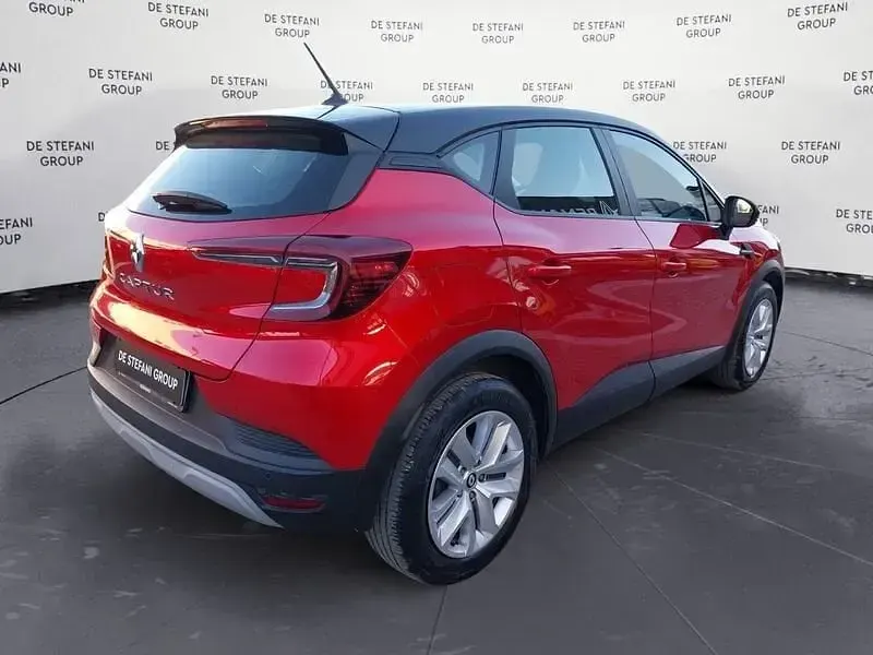 Usata Renault Captur Equilibre 101 CV (74 kW) 2023 Rosso SUV