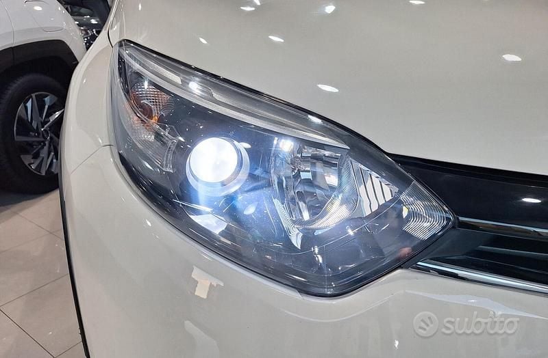 Usata Renault Captur Intens 90 CV (66 kW) 2015 Beige SUV