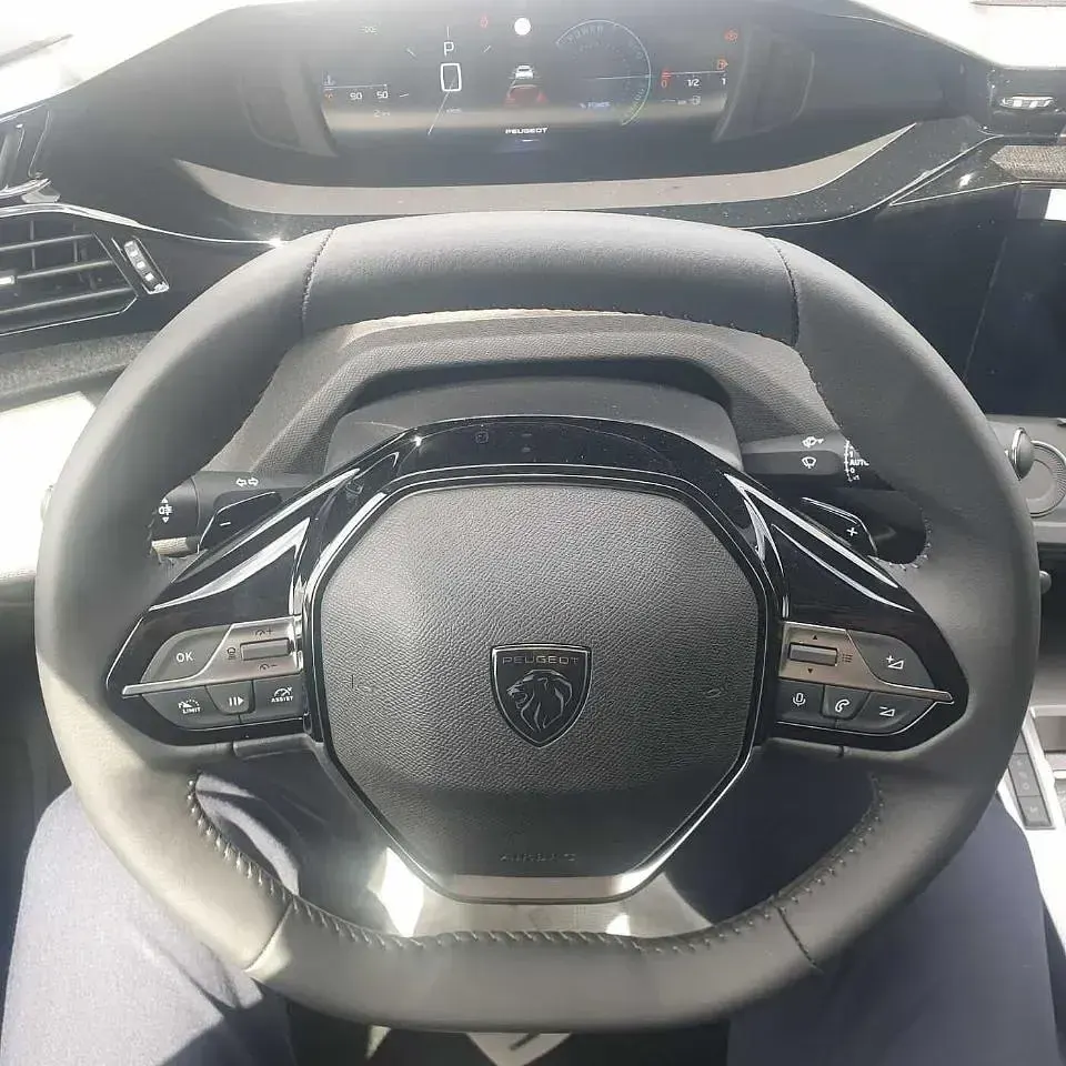 Nuova Peugeot 308 195 CV (143 kW) 2026 Grigio Berlina