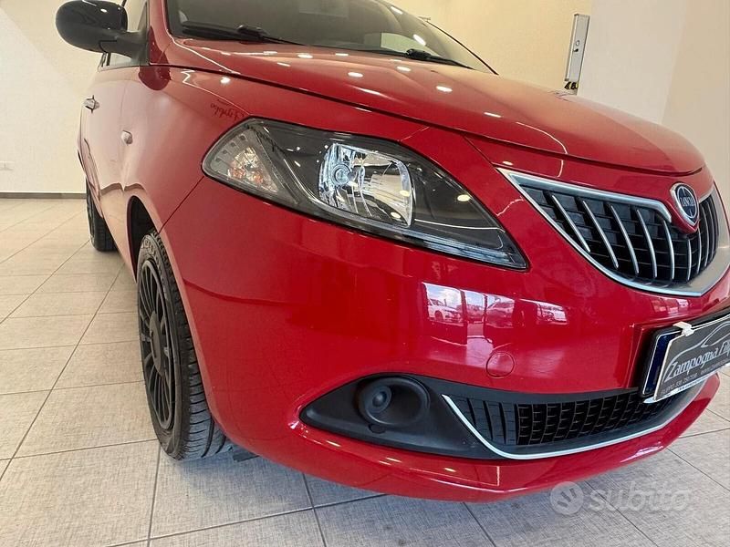 Usata Lancia Ypsilon Silver 69 CV (50 kW) 2021 Rosso Utilitaria