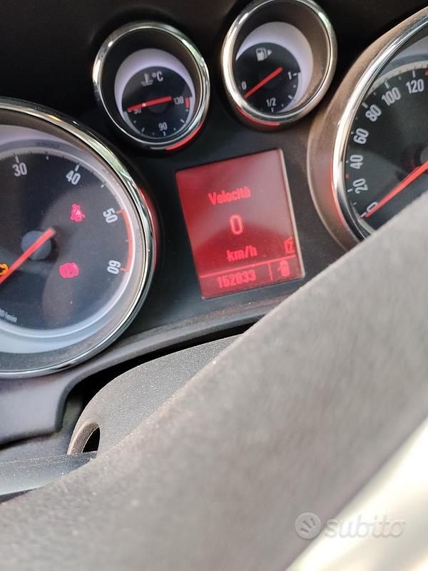 Usata Opel Astra 101 CV (74 kW) 2011 Berlina