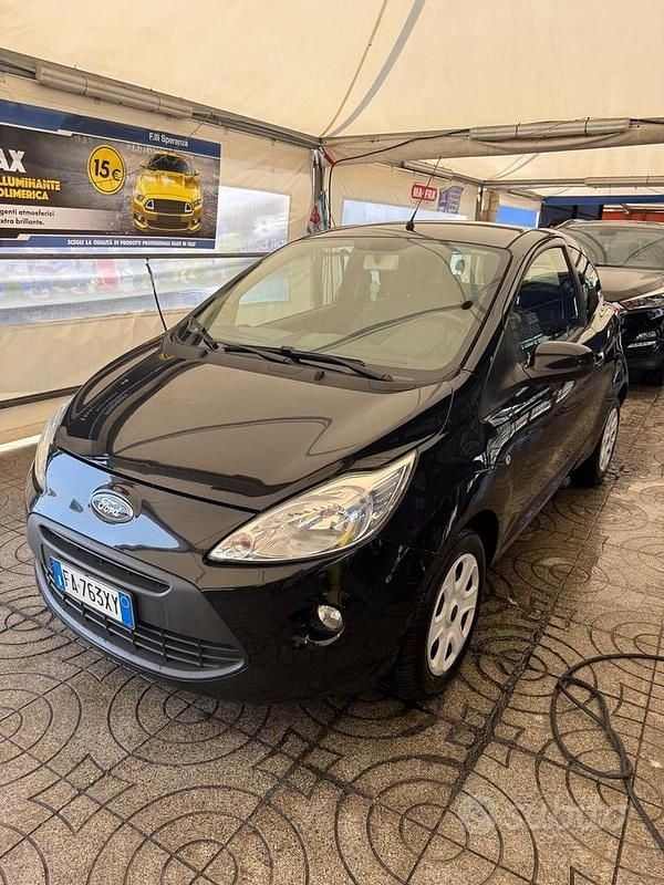 Usata Ford Ka 69 CV (50 kW) 2015 Nero Utilitaria