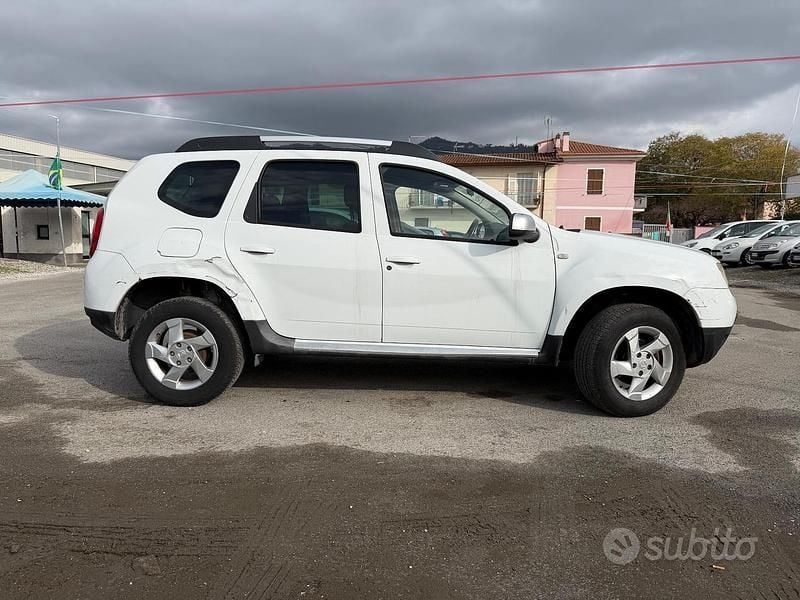 Usata Dacia Duster Lauréate 110 CV (80 kW) 2011 Bianco Berlina