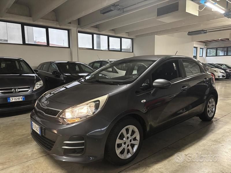 Usata Kia Rio 75 CV (55 kW) 2016 Grigio Berlina
