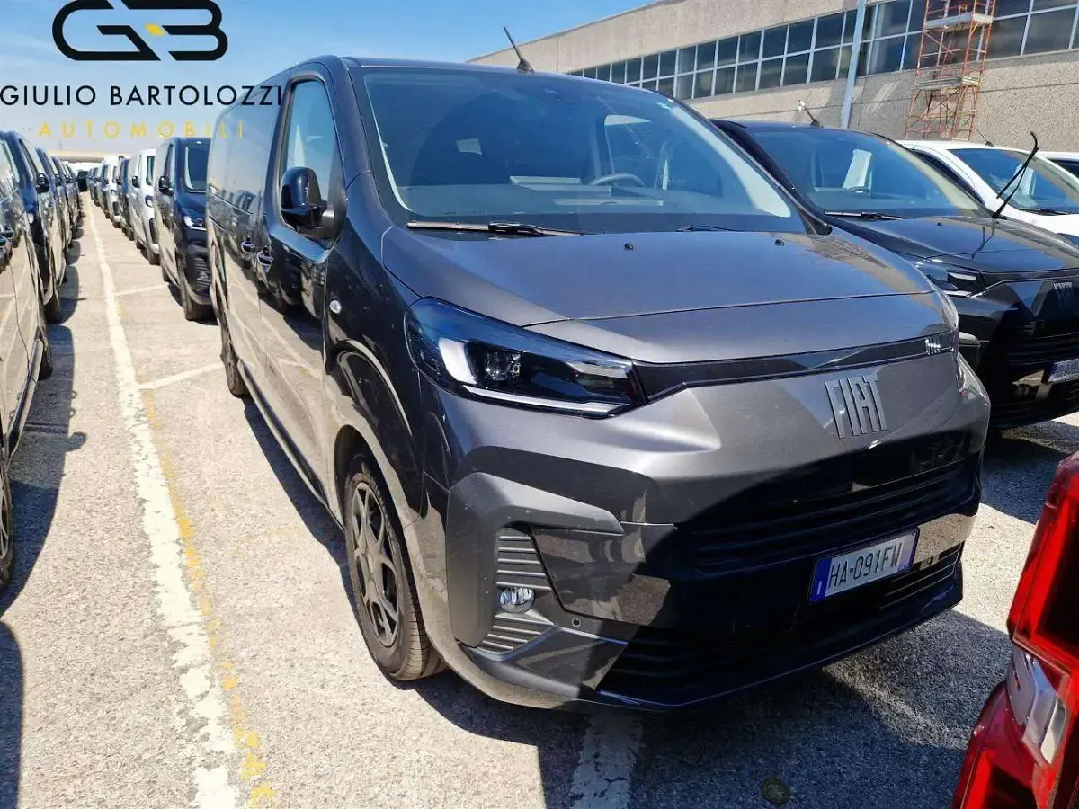 Usata Fiat Ulysse 130 kW (177 CV) 2025 Grigio Monovolume