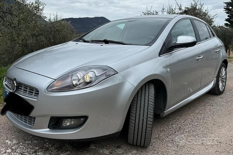 Grigio Usata 2010 Fiat Bravo Emotion Due volumi | 5000 € (Molto cara) - Immagine 1/4