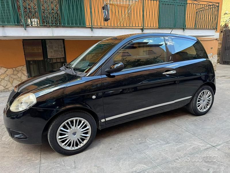 Usata Lancia Ypsilon 75 CV (55 kW) 2007 Nero Utilitaria
