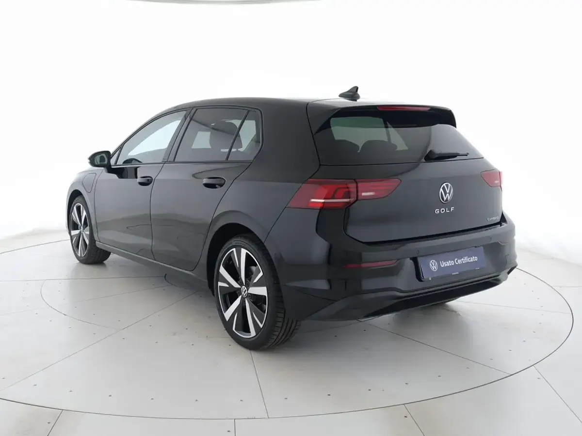Usata VW Golf VIII Edition 204 CV (150 kW) 2025 Grenadill black metallizzato Berlina
