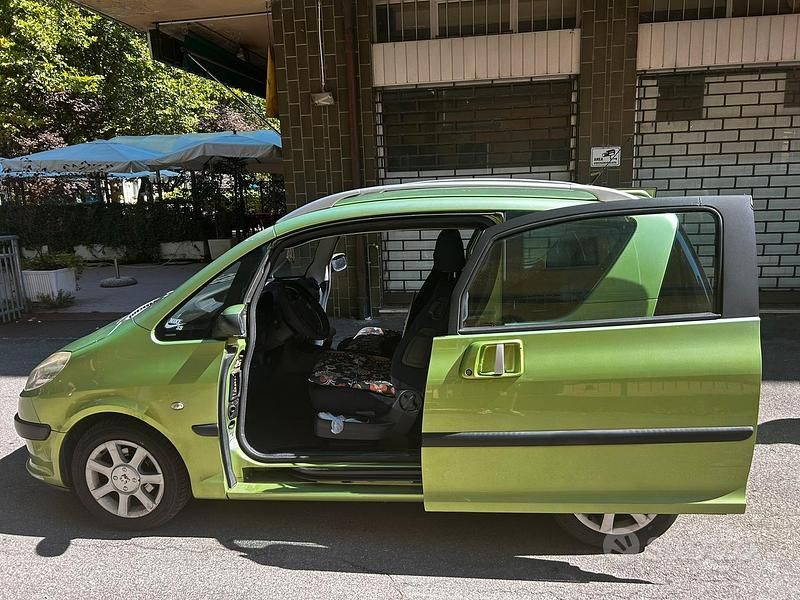 Usata Peugeot 1007 68 CV (50 kW) 2006 Verde Monovolume