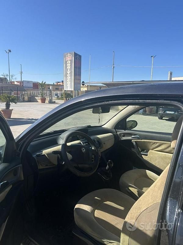 Usata Lancia Ypsilon 70 CV (51 kW) 2004 Nero Utilitaria