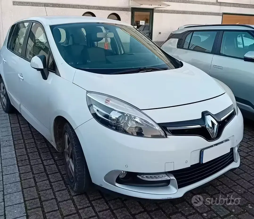 Usata Renault Scénic III XMOD 110 CV (80 kW) 2012 Bianco Monovolume