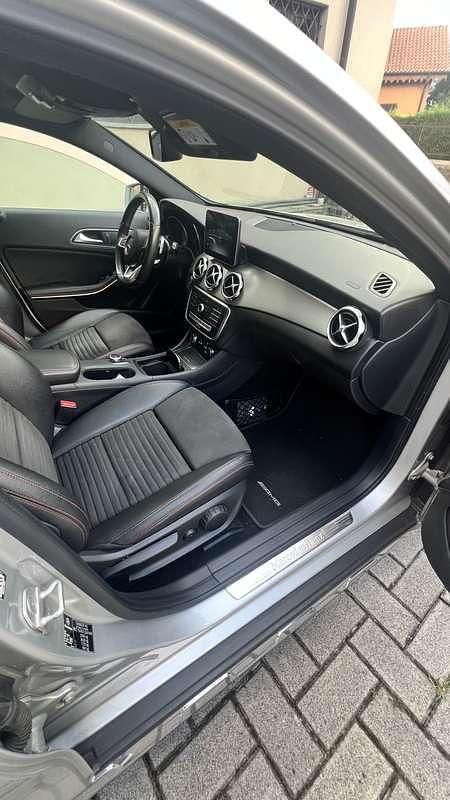 Usata Mercedes GLA200 Premium 136 CV (100 kW) 2017 Argento SUV