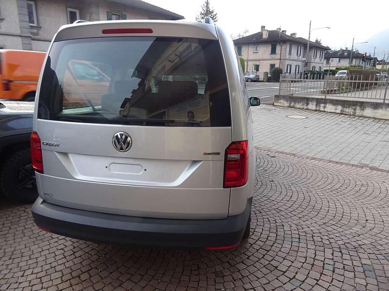 Usata VW Caddy Maxi 122 CV (89 kW) 2020 Argento riflesso Monovolume