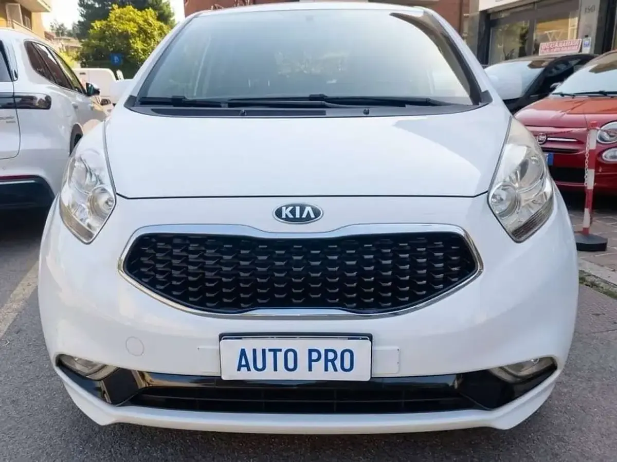 Usata Kia Venga 90 CV (66 kW) 2017 Bianco Utilitaria