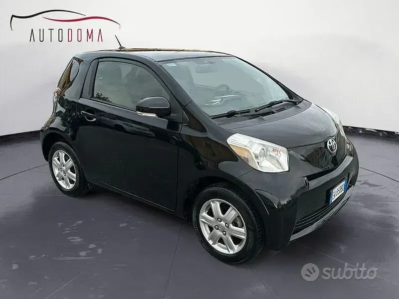 Usata Toyota iQ Active 68 CV (50 kW) 2014 Nero Utilitaria