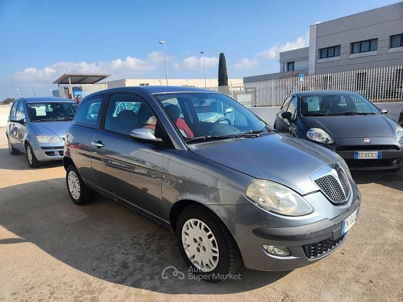 Usata Lancia Ypsilon 80 CV (58 kW) 2004 Grigio Utilitaria