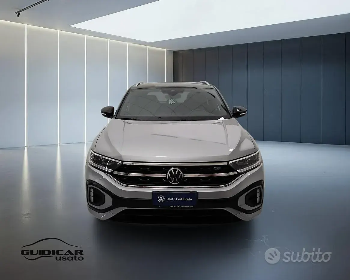 Usata VW T-Roc R-line 116 CV (85 kW) 2023 Argento SUV