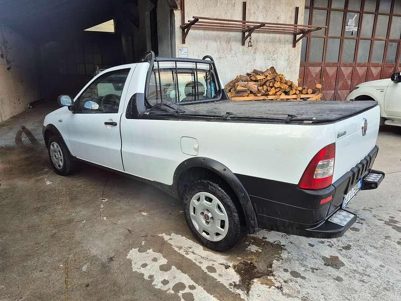 Usata Fiat Strada 84 CV (61 kW) 2011 Bianco Pick-up