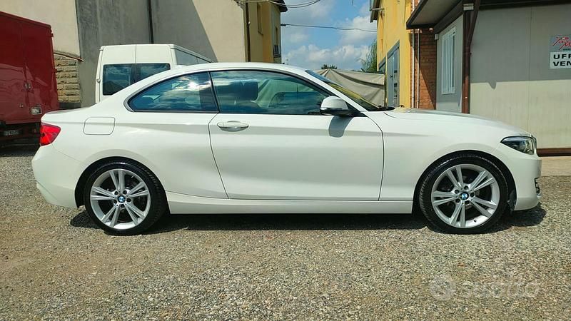 Usata BMW 218 Comfort Edition 150 CV (110 kW) 2017 Bianco / pastello Coupé
