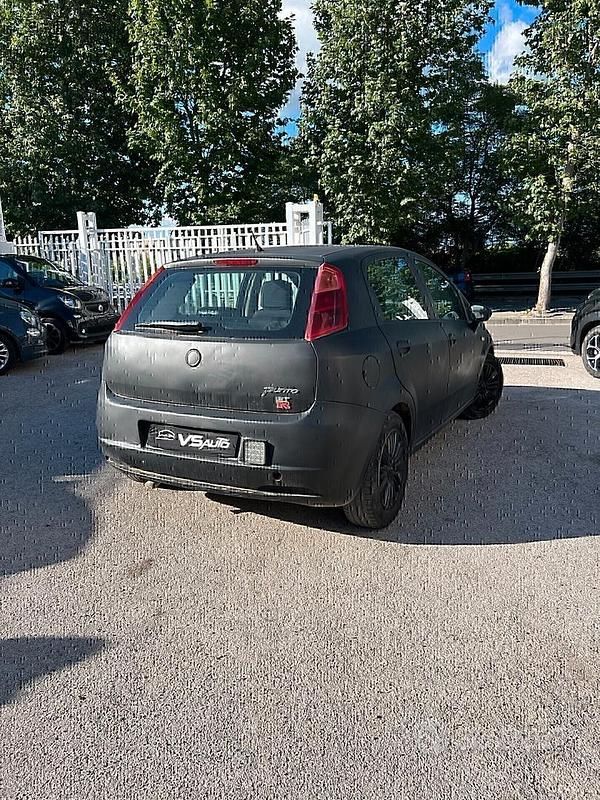 Usata Fiat Grande Punto Dynamic 90 CV (66 kW) 2007 Nero Utilitaria