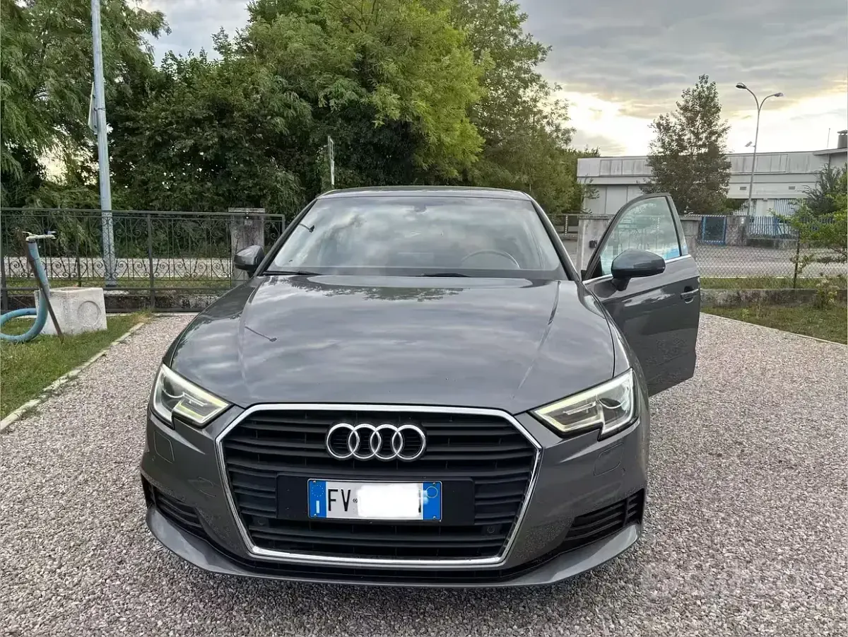 Usata Audi A3 Sport 2019 Grigio Berlina