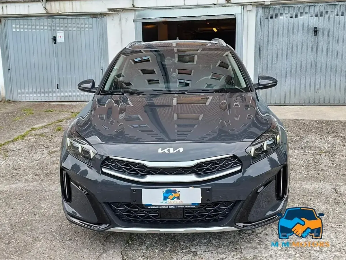 Usado Kia XCeed 136 CV (100 kW) 2023 Gris SUV