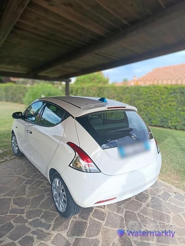 Usata Lancia Ypsilon 80 CV (58 kW) 2013 Bianco Utilitaria
