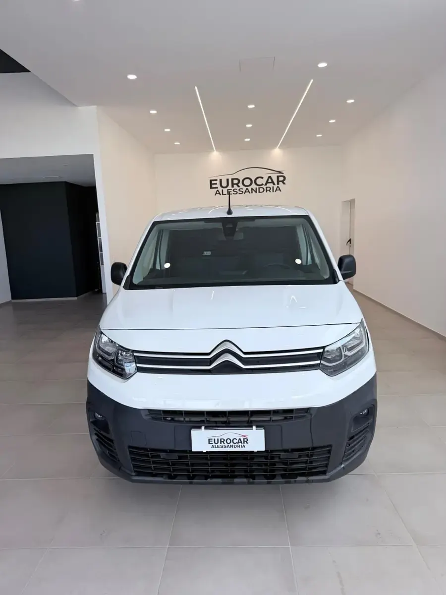 Usata Citroën Berlingo Feel 102 CV (75 kW) 2022 Bianco Monovolume