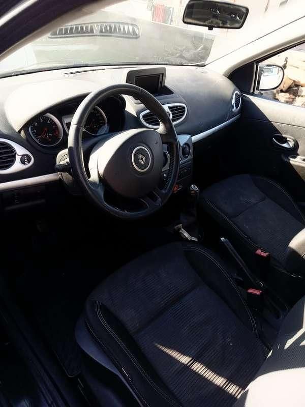 Usata Renault Clio III Dynamique 75 CV (55 kW) 2012 Nero Berlina