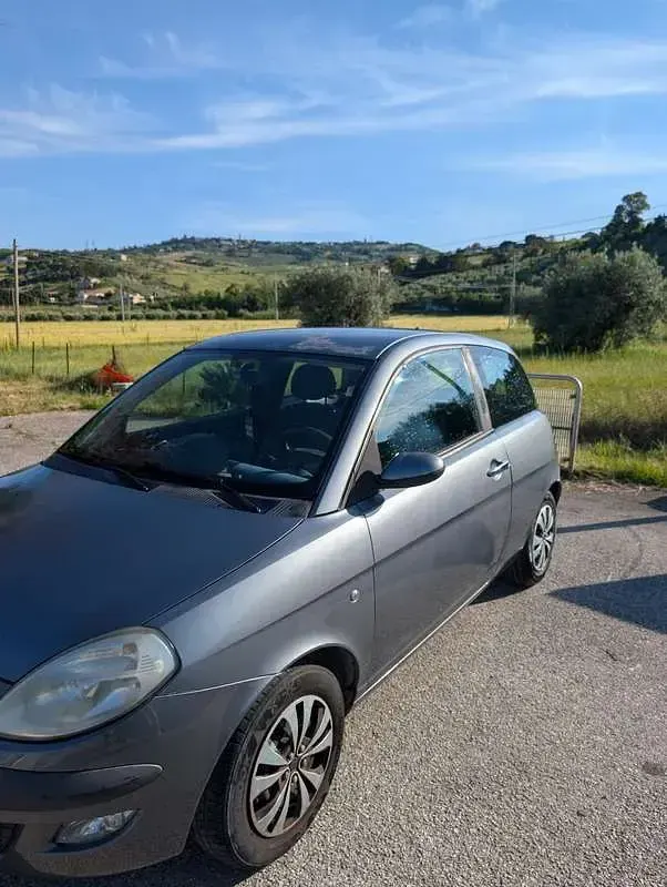 Usata Lancia Ypsilon 60 CV (44 kW) 2006 Grigio Utilitaria