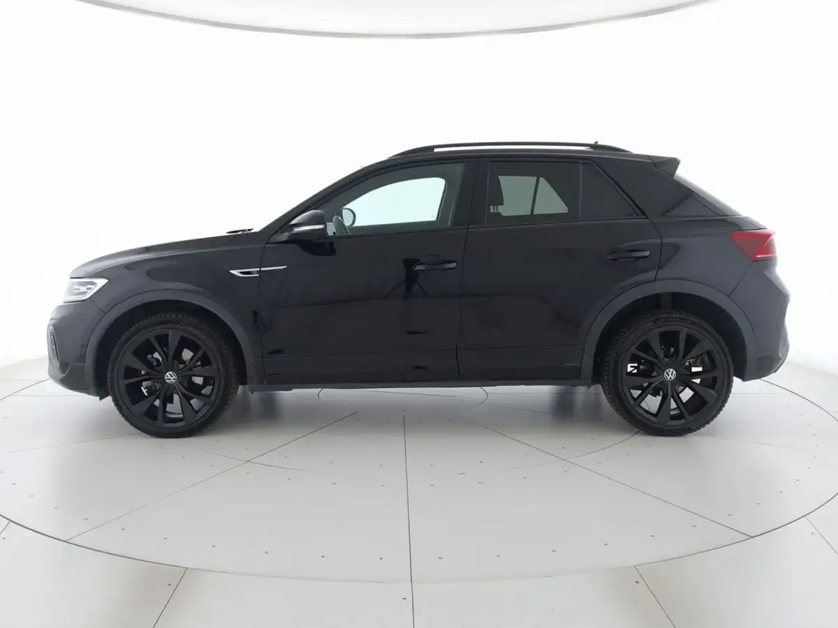 Usata VW T-Roc R-line 150 CV (110 kW) 2023 Deep black perlato SUV