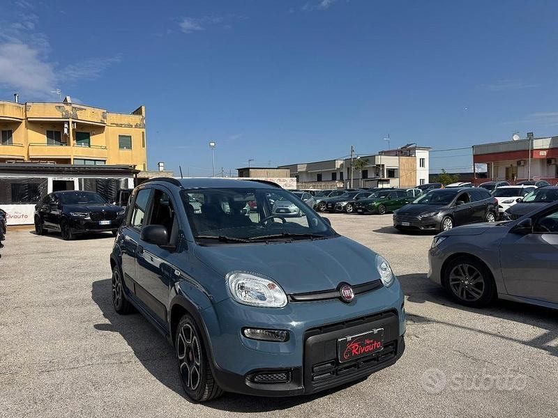 Usata Fiat Panda Cross Cross 69 CV (50 kW) 2021 Blu/azzurro Utilitaria