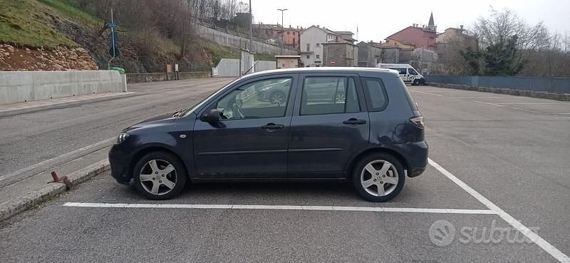 Usata Mazda 2 68 CV (50 kW) 2006 Nero Utilitaria