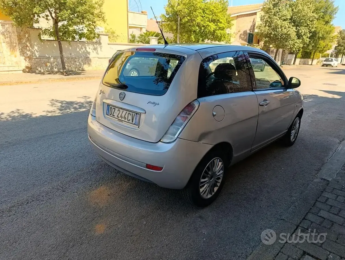 Usata Lancia Ypsilon 75 CV (55 kW) 2009 Grigio Utilitaria