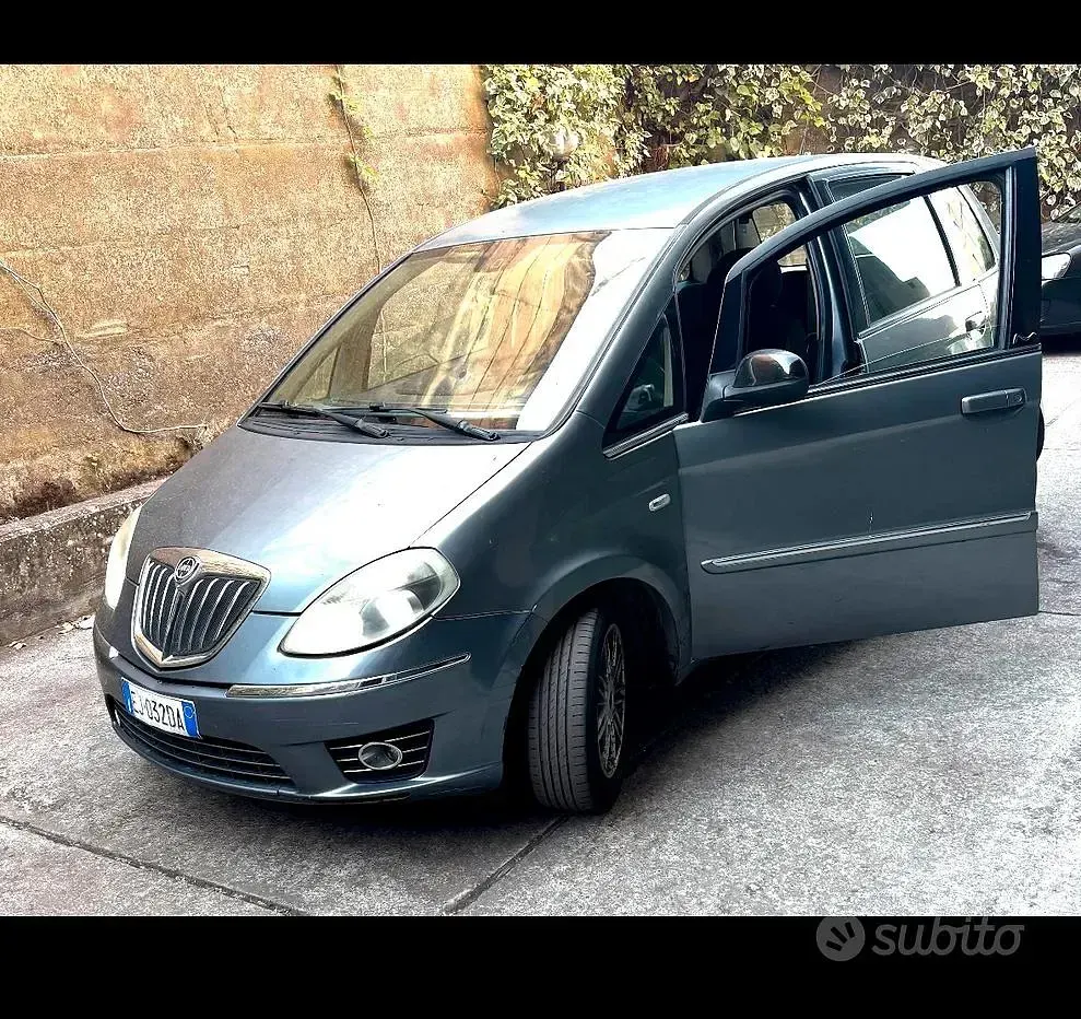 Usata Lancia Musa 95 CV (69 kW) 2011 Grigio Monovolume