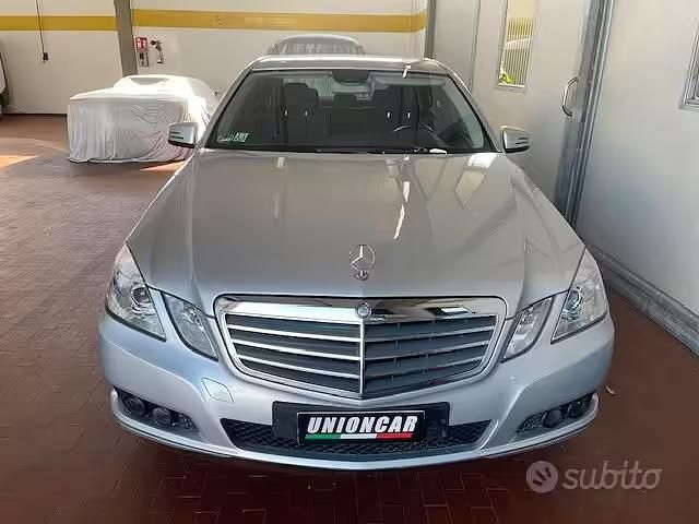 Usata Mercedes E200 Elegance 184 CV (135 kW) 2010 Grigio Berlina