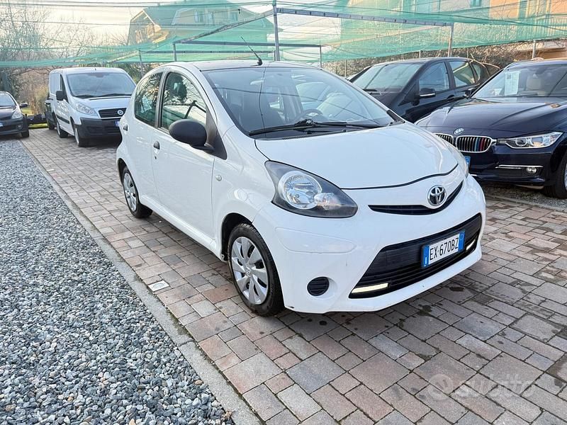 Usata Toyota Aygo Connect Style 68 CV (50 kW) 2014 Bianco Utilitaria