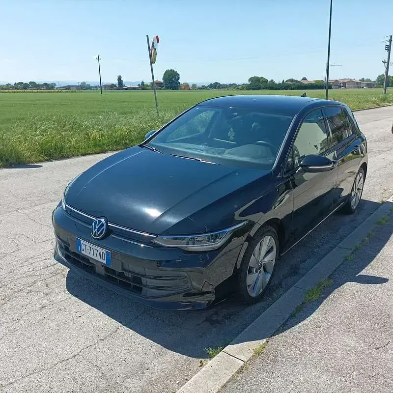 Usata VW Golf VIII Life 116 CV (85 kW) 2024 Berlina