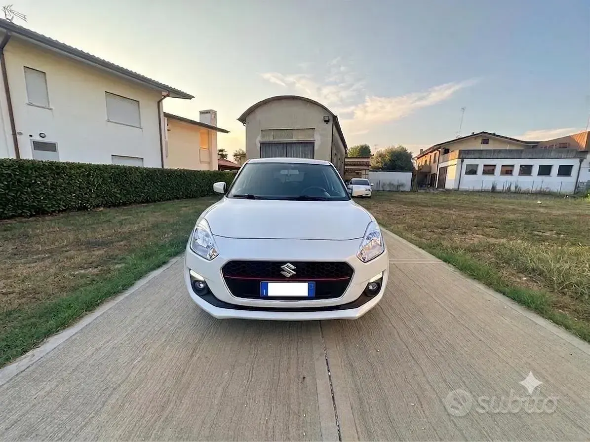 Usata Suzuki Swift Cool 112 CV (82 kW) 2019 Bianco Utilitaria