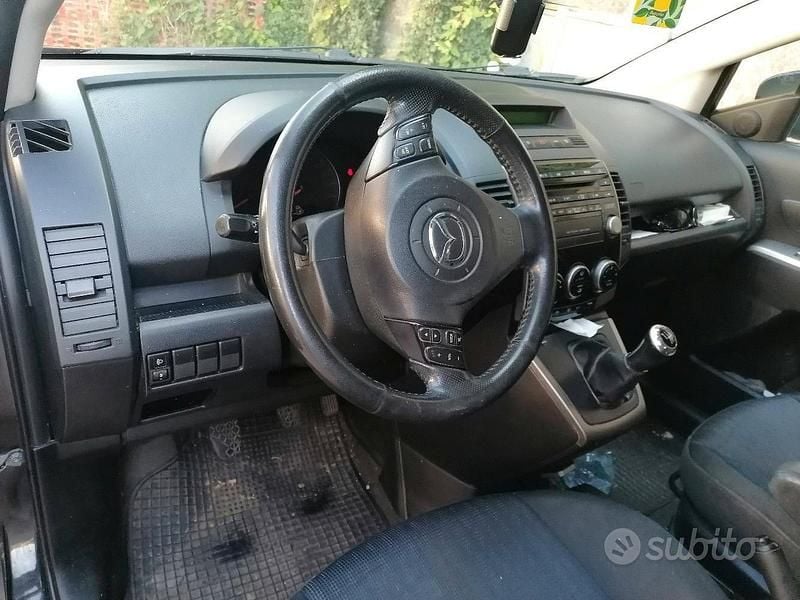 Begagnad Mazda 5 110 HK (80 kW) 2010 Svart Minibuss
