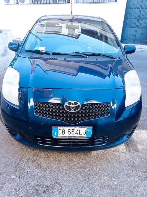Usata Toyota Yaris 90 CV (66 kW) 2006 Blu Utilitaria