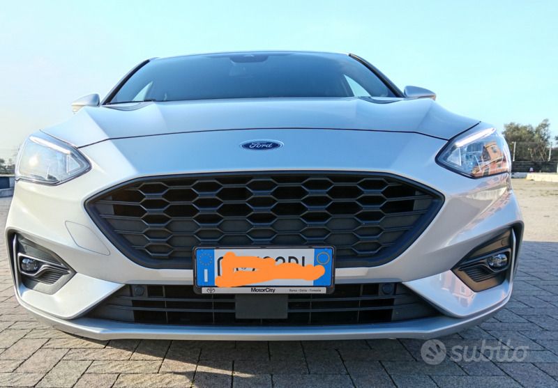 Usata Ford Focus 125 CV (91 kW) 2020 Grigio Berlina